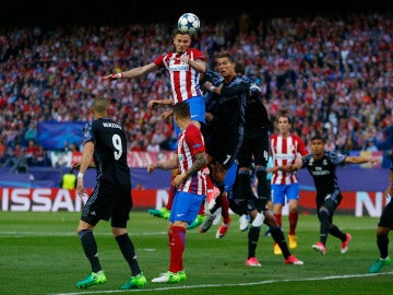 Saúl, apunto de marcar gol con el Atlético de Madrid