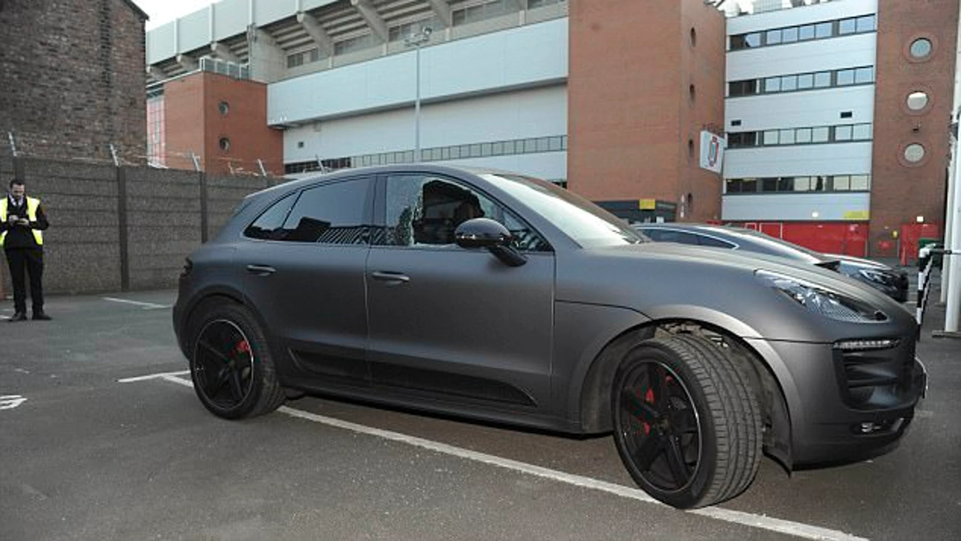 Apedrean el coche de Coutinho en las inmediaciones de Anfield Apedrean el coche de Coutinho en las inmediaciones de Anfield