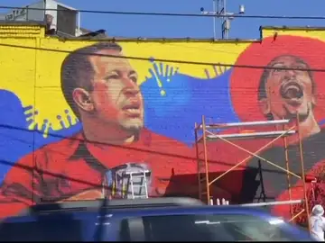 Frame 9.784405 de: Destruyen un mural de Hugo Chávez en Nueva York Frame 9.784405 de: Destruyen un mural de Hugo Chávez en Nueva York