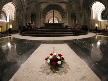Tumba de Francisco Franco en el Valle de los Caídos Tumba de Francisco Franco en el Valle de los Caídos