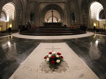 Tumba de Francisco Franco en el Valle de los Caídos Tumba de Francisco Franco en el Valle de los Caídos