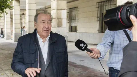 El empresario Manuel Muñoz Medina a la salida de los juzgados El empresario Manuel Muñoz Medina a la salida de los juzgados
