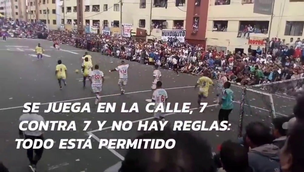 Frame 39.609915 de: ¿Imaginas un torneo callejero sin (casi) reglas? La 'Champions' más extrema existe y se juega en Perú