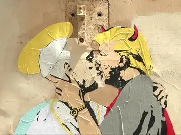 Frame 14.651555 de: Un beso entre el papa Francisco y Donald Trump aparece pintado en un muro cercano al Vaticano Frame 14.651555 de: Un beso entre el papa Francisco y Donald Trump aparece pintado en un muro cercano al Vaticano