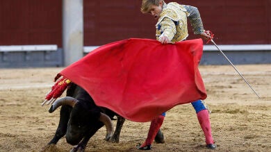 Ovación para Jiménez y percance de Galván en un agrio inicio de San Isidro