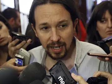 Pablo Iglesias en los pasillos del Congreso Pablo Iglesias en los pasillos del Congreso