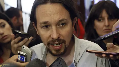 Pablo Iglesias en los pasillos del Congreso Pablo Iglesias en los pasillos del Congreso