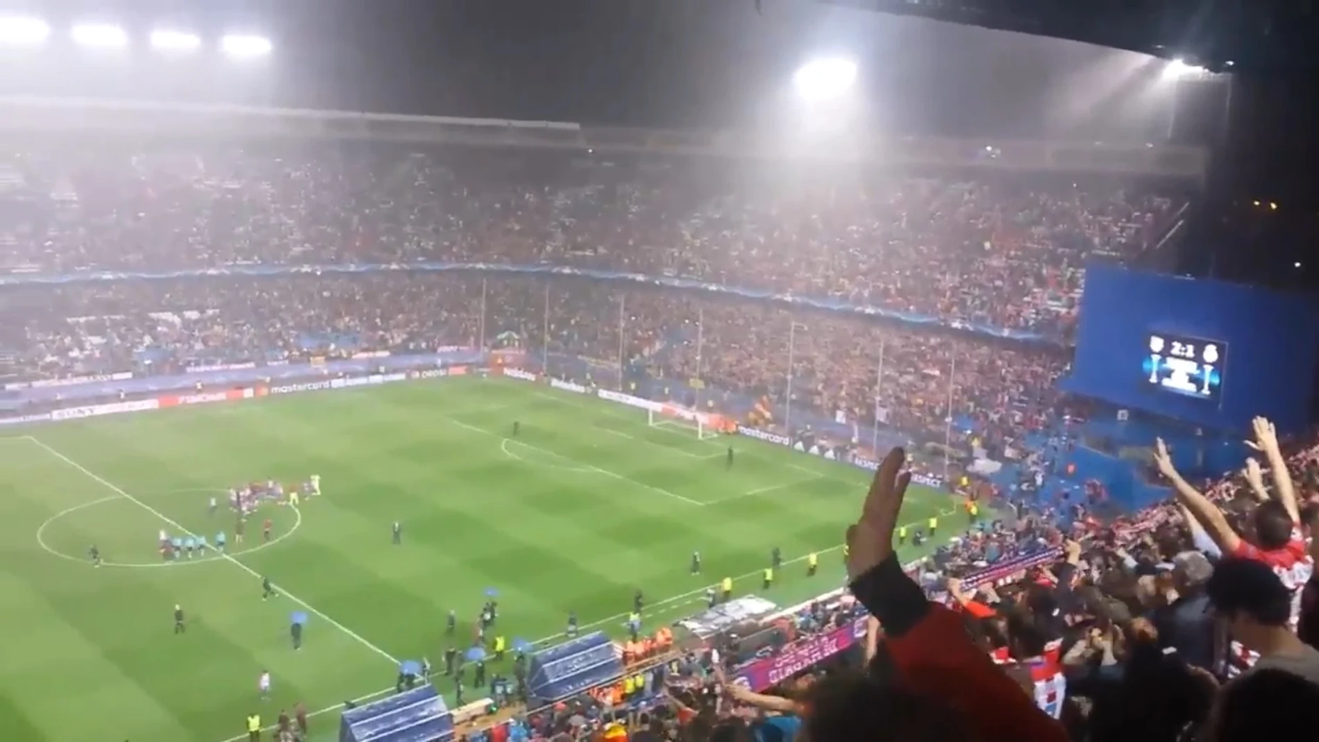 El Calderón despide a sus jugadores bajo la lluvia