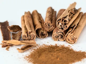 Una dieta rica en grasas provoca enfermedades cardiovasculares pero se compensa incorporando la canela. Una dieta rica en grasas provoca enfermedades cardiovasculares pero se compensa incorporando la canela.