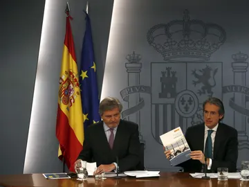 El portavoz del Gobierno, Íñigo Méndez de Vigo, y el ministro de Fomento, Iñigo de la Serna El portavoz del Gobierno, Íñigo Méndez de Vigo, y el ministro de Fomento, Iñigo de la Serna