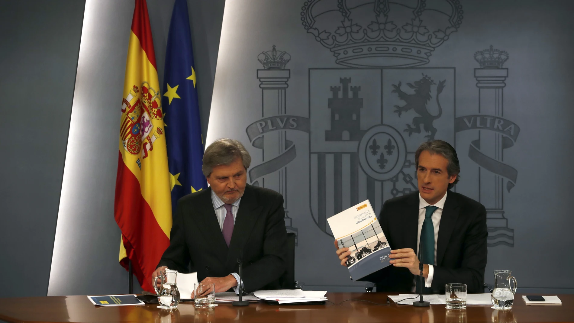 El portavoz del Gobierno, Íñigo Méndez de Vigo, y el ministro de Fomento, Iñigo de la Serna El portavoz del Gobierno, Íñigo Méndez de Vigo, y el ministro de Fomento, Iñigo de la Serna