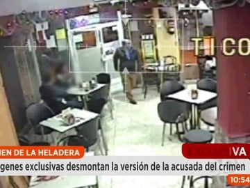 Frame 19.74024 de: Espejo Público desvela las imágenes exclusivas que desmontan la teoría de la heladera que asesinó a un hombre en Sevilla