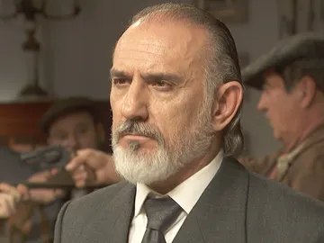 Eusebio Garrigues, padre de Cristóbal, llega a Puente Viejo Eusebio Garrigues, padre de Cristóbal, llega a Puente Viejo