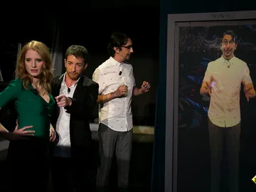 Jessica Chastain prueba lo último en tecnología de pantallas, el vinilo inteligente Jessica Chastain prueba lo último en tecnología de pantallas, el vinilo inteligente