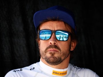 Fernando Alonso, pensativo en Indianápolis