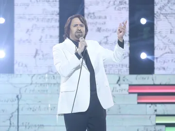 Manu Rodríguez, un galán muy soñador con su actuación ‘América, América’ de Nino Bravo Manu Rodríguez, un galán muy soñador con su actuación ‘América, América’ de Nino Bravo