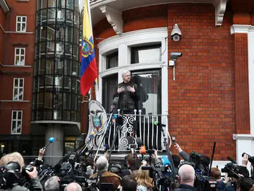 Julian Assange, en la embajada de Ecuador Julian Assange, en la embajada de Ecuador