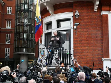 Julian Assange, en la embajada de Ecuador Julian Assange, en la embajada de Ecuador