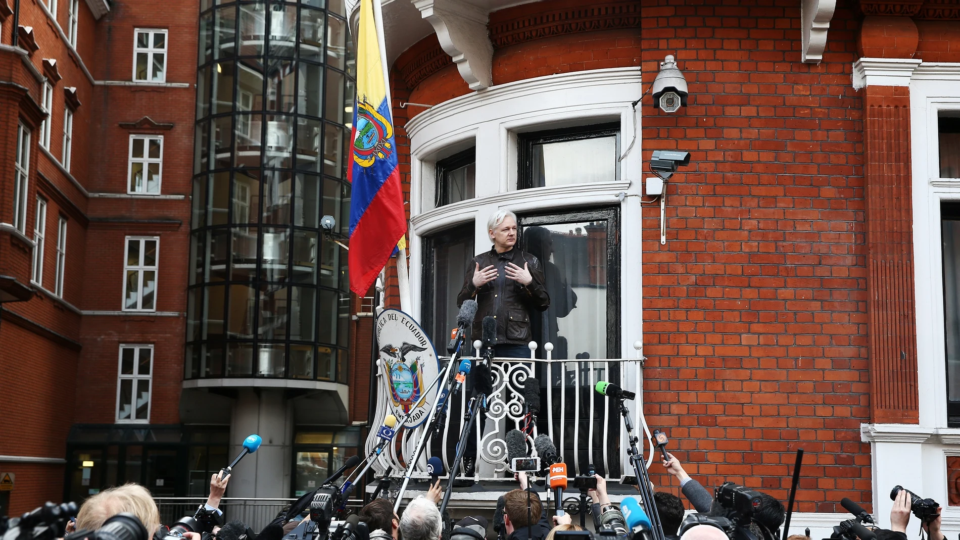 Julian Assange, en la embajada de Ecuador Julian Assange, en la embajada de Ecuador