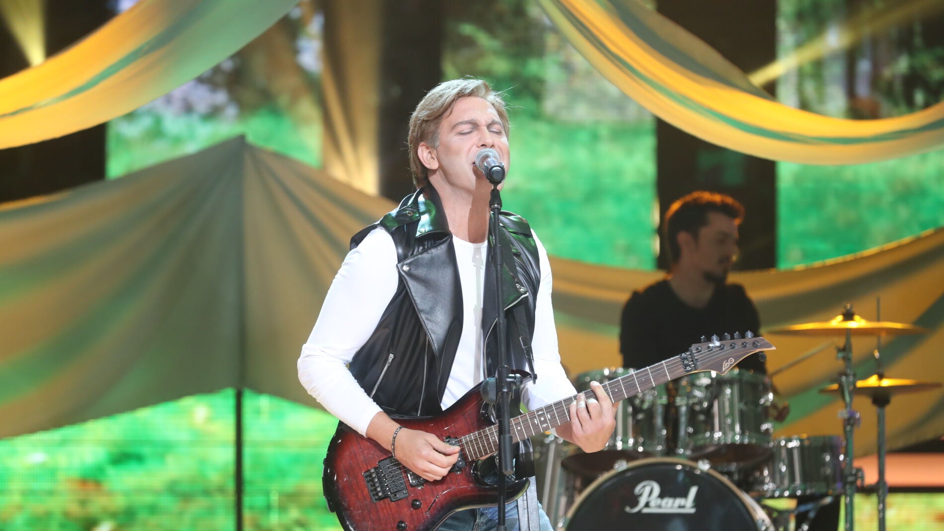 Jes&uacute;s R&iacute;os nos lleva al pasado con &lsquo;Summer of 69&rsquo; de Bryan Adams