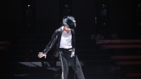 Dabeat vuelve a meterse en la piel de Michael Jackson para deleitarnos con &lsquo;Billie Jean&rsquo;