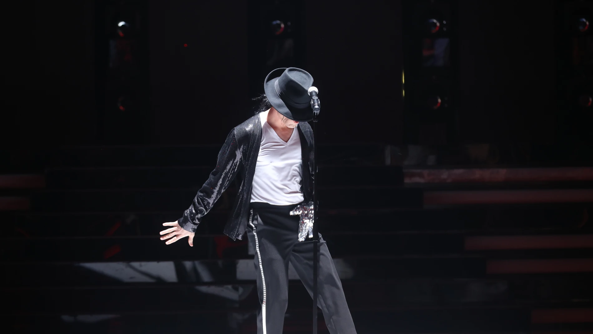 Dabeat vuelve a meterse en la piel de Michael Jackson para deleitarnos con ‘Billie Jean’