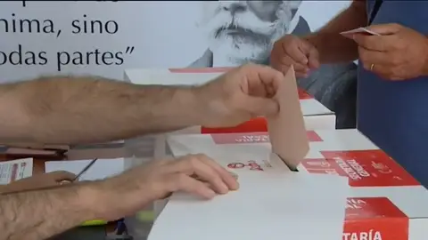 Frame 68.57024 de: Los militantes del PSOE deciden quién intenta relanzar el partido Frame 68.57024 de: Los militantes del PSOE deciden quién intenta relanzar el partido
