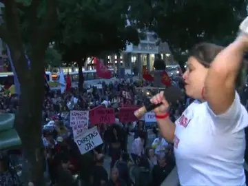 Frame 26.746666 de: Miles de brasileños gritan "Fuera Temer" y exigen elecciones directas Frame 26.746666 de: Miles de brasileños gritan "Fuera Temer" y exigen elecciones directas