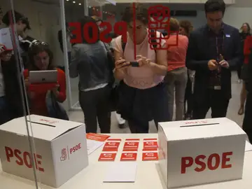 Urnas para las primarias del PSOE Urnas para las primarias del PSOE