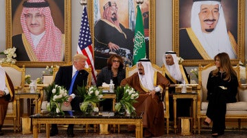 Donald Trump con el Rey de Arabia Saudí