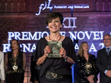 La periodista y escritora Sonsoles Ónega gana el Premio Fernando Lara
