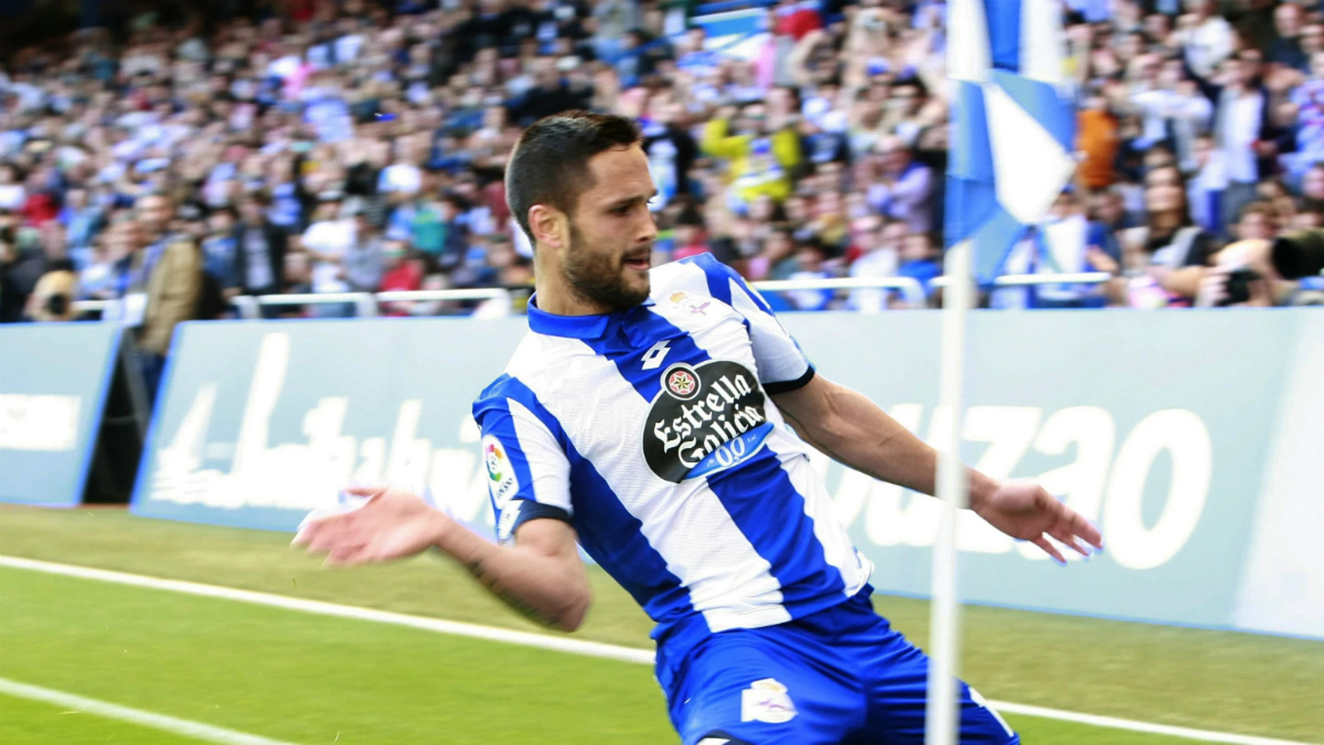 Andone celebra un gol con el Deportivo Andone celebra un gol con el Deportivo