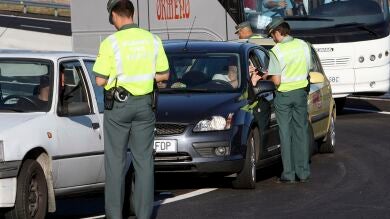 Pillan un coche con ocho personas, en dirección contraria y con el conductor ebrio y drogado en Sevilla