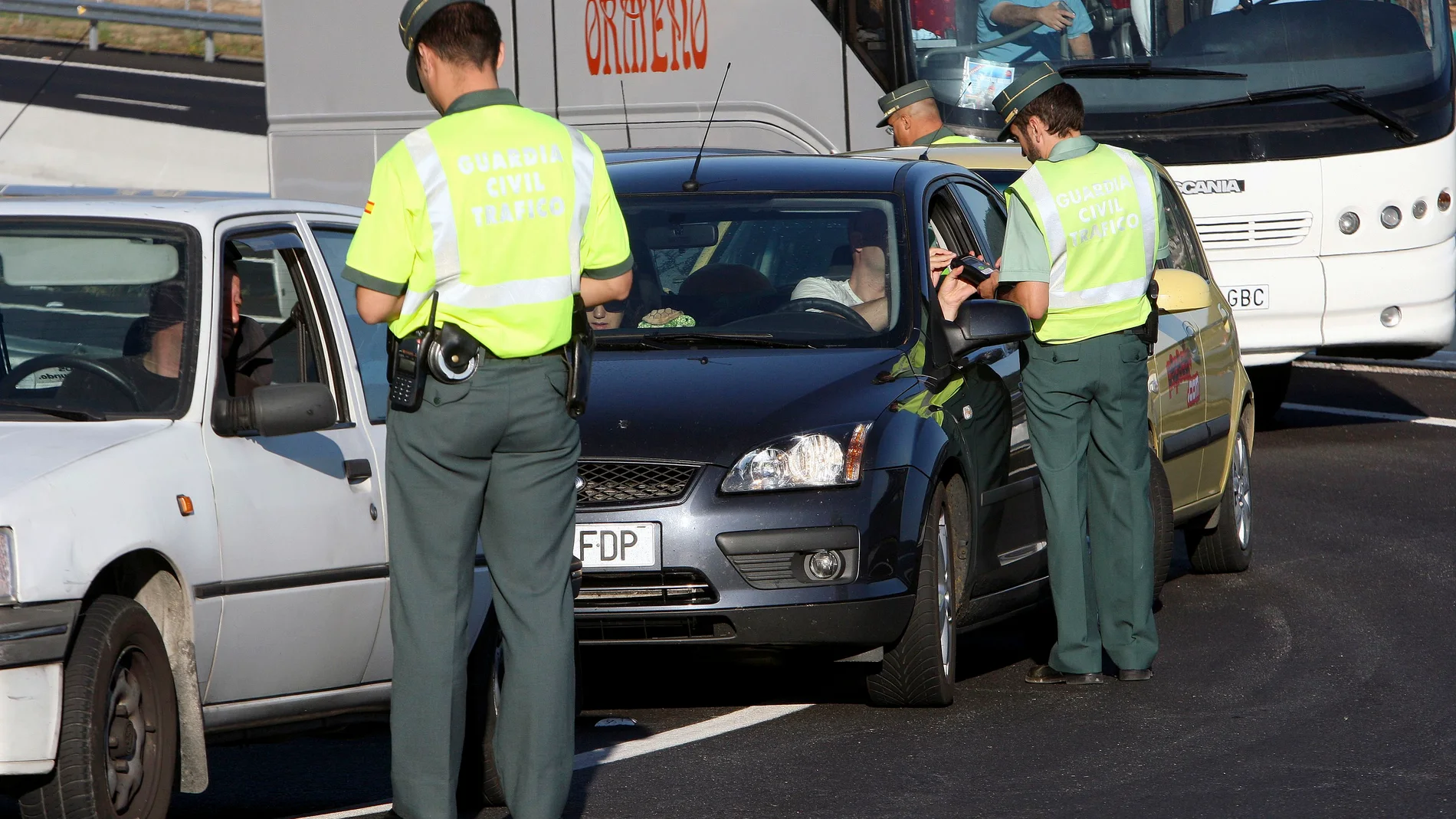 La Guardia Civil hace un control de alcoholemia La Guardia Civil hace un control de alcoholemia