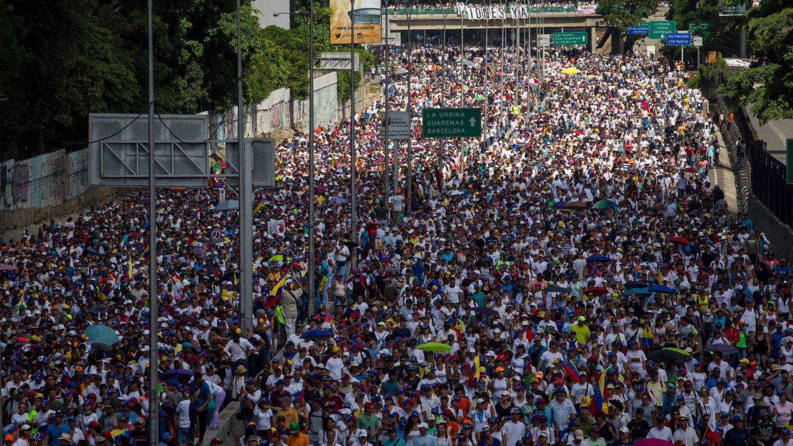 Decenas de miles de personas vuelven a protestar contra Nicolás Maduro en Caracas