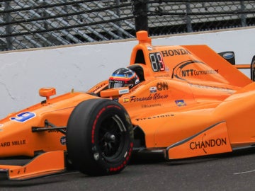 Fernando Alonso rueda en Indianápolis
