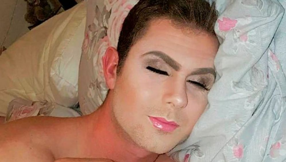 Stephen Hall maquillado