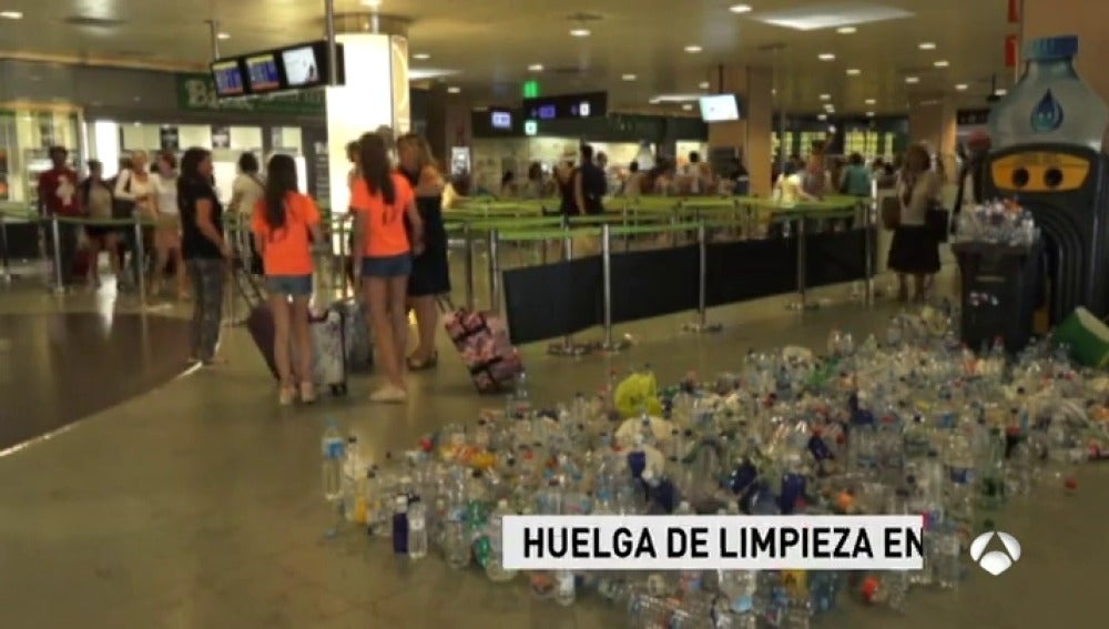 Huelga de limpieza en el aeropuerto de Ibiza