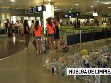 Huelga de limpieza en el aeropuerto de Ibiza Huelga de limpieza en el aeropuerto de Ibiza