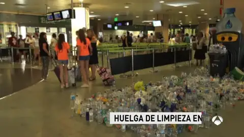 Huelga de limpieza en el aeropuerto de Ibiza Huelga de limpieza en el aeropuerto de Ibiza
