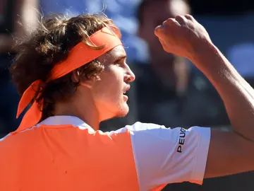 Zverev levanta el puño y celebra su victoria en Roma Zverev levanta el puño y celebra su victoria en Roma