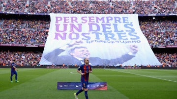 Tifo desplegado en el Camp Nou homenajeando a Luis Enrique