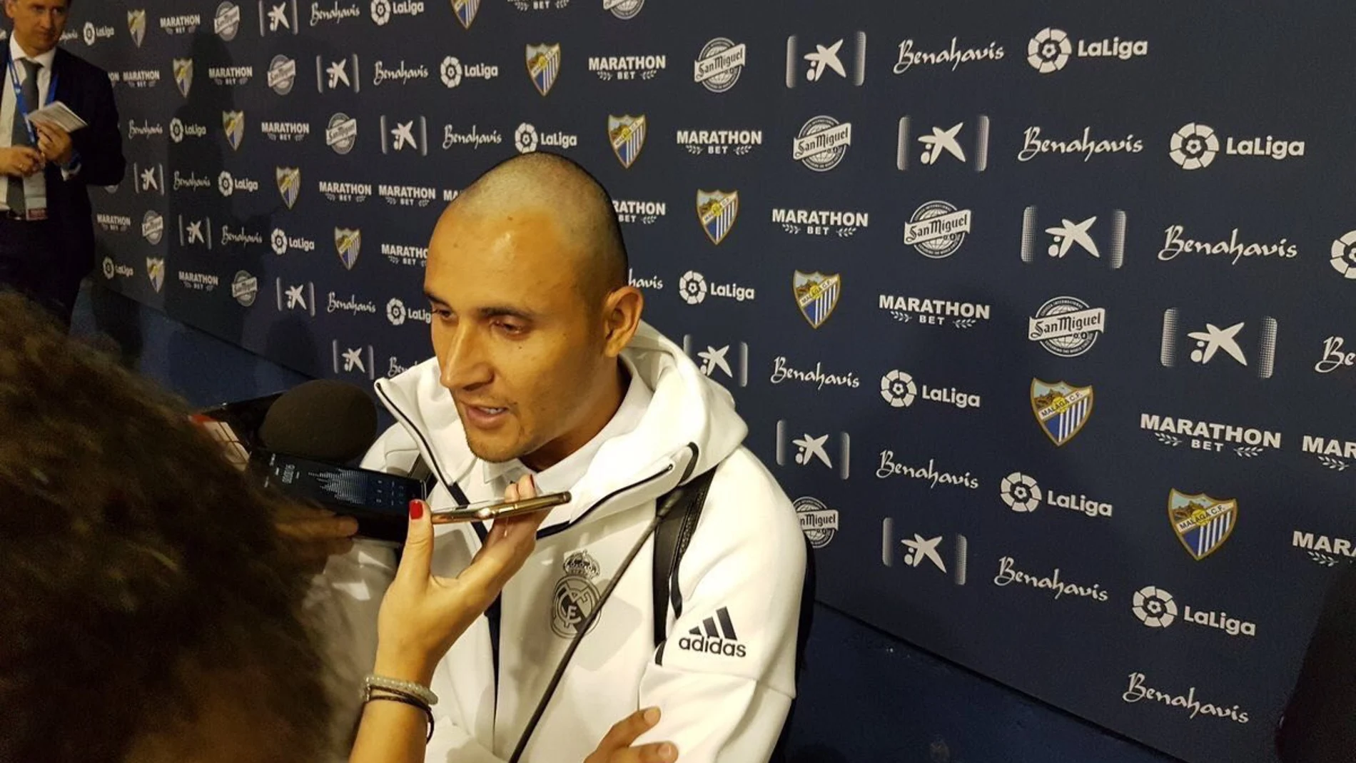 Keylor Navas, ya rapado en rueda de prensa Keylor Navas, ya rapado en rueda de prensa
