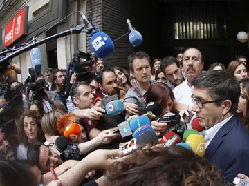 Patxi López a su llegada a la sede del PSOE Patxi López a su llegada a la sede del PSOE