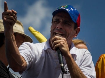 Henrique Capriles participa en una en una manifestación en Caracas 