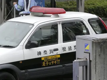 Imagen de un coche de la policía japonesa Imagen de un coche de la policía japonesa