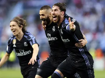 Los jugadores del Real Madrid celebran la victoria Los jugadores del Real Madrid celebran la victoria