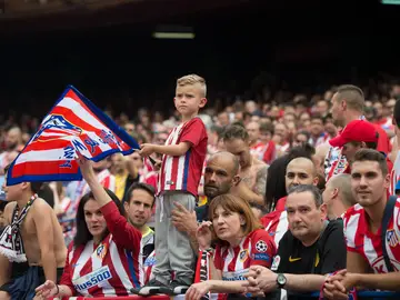 La afición del Atlético, disfrutando con su equipo La afición del Atlético, disfrutando con su equipo