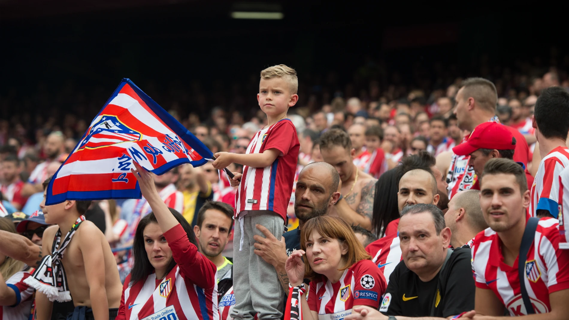 La afición del Atlético, disfrutando con su equipo La afición del Atlético, disfrutando con su equipo