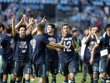 Los jugadores de la Real Sociedad celebran un triunfo